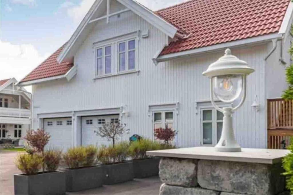 Apartment At Ranvik Near City Center - Parking Available Sandefjord Exterior photo